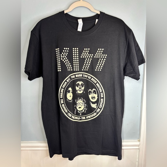 Kiss Other - KISS Large Black Graphic Band T Shirt New With Tags  P2P 21” Length 30”